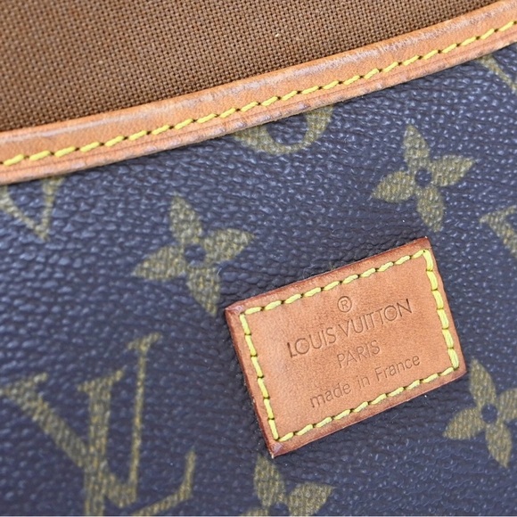 Louis Vuitton Samur 35 large Crossbody Bag bag - Picture 11 of 12